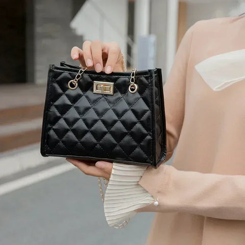Ladies' Handbag with Chains - Diamond Lattice Underarm Bag